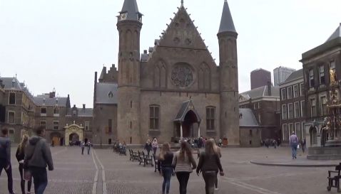 Здание Парламента Нидерландов (Бинненхоф) и замок Риддерзаал в Гааге